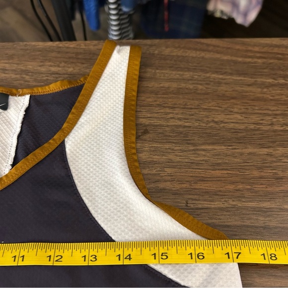 Nike Black and White Athletic Top with Gold Trim Women’s Size M - Picture 7 of 8